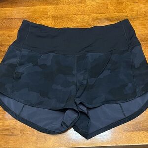 Lululemon High Rise Speed Ups 2.5” size 6 Camo
